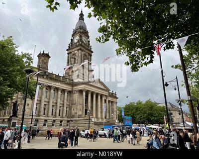 Bolton Food and Drink Festival. 18. Bolton Food and Drink Festival das größte Essen-Festival des Nordwestens während des Feiertagswochenendes der August Bank. Stände vor dem Rathaus. Quelle: Lancashire Images/StockimoNews/Alamy Live News Stockfoto