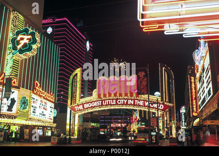 1992 historische RENO NEON TORBOGEN ZEICHEN VICTORIA STREET RENO NEVADA USA Stockfoto