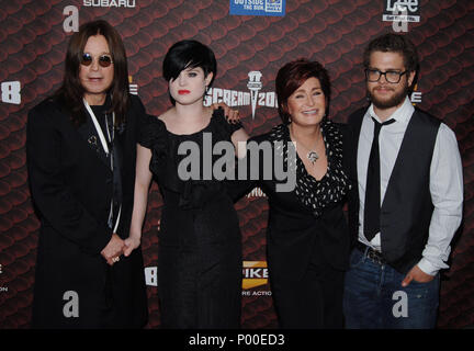 Ozzy Osbourne, Tochter Kelly, Sharon und Sohn Jack - Spike TV Scream Awards 2008 im Griechischen Theater in Los Angeles. Osbourne Ozzy Kelly Sharon Jack 50 Veranstaltung in Hollywood Leben - Kalifornien, Red Carpet Event, USA, Filmindustrie, Prominente, Fotografie, Bestof, Kunst, Kultur und Unterhaltung, prominente Mode, Besten, Hollywood Leben, Event in Hollywood Leben - Kalifornien, Roter Teppich und backstage, Musik Prominente, Topix, Paar, Familie (Mann und Frau) und Kids - Kinder, Brüder und Schwestern anfrage tsuni@Gamma-USA.com, Kredit Tsuni/USA, 2006 bis 2009 Stockfoto