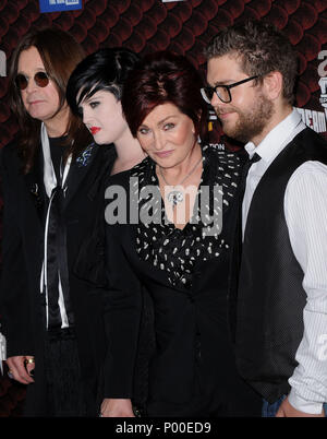 Familie - Ozzy Osbourne, Kelly, Sharon und Jack-Spike TV Scream Awards 2008 im Griechischen Theater in Los Angeles. Osbourne Ozzy Kelly Sharon Jack 60 Veranstaltung in Hollywood Leben - Kalifornien, Red Carpet Event, USA, Filmindustrie, Prominente, Fotografie, Bestof, Kunst, Kultur und Unterhaltung, prominente Mode, Besten, Hollywood Leben, Event in Hollywood Leben - Kalifornien, Roter Teppich und backstage, Musik Prominente, Topix, Paar, Familie (Mann und Frau) und Kids - Kinder, Brüder und Schwestern anfrage tsuni@Gamma-USA.com, Kredit Tsuni/USA, 2006 bis 2009 Stockfoto