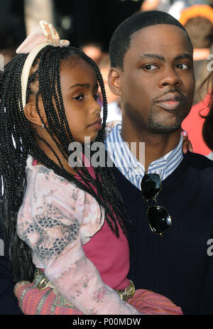 Chris Rock und Tochter - Madagascar: Escape 2 Africa Premiere an der Westwood Village Theater in Los Angeles. RockChris Tochter 47 Veranstaltung in Hollywood Leben - Kalifornien, Red Carpet Event, USA, Filmindustrie, Prominente, Fotografie, Bestof, Kunst, Kultur und Unterhaltung, prominente Mode, Besten, Hollywood Leben, Event in Hollywood Leben - Kalifornien, Roter Teppich und backstage, Musik Prominente, Topix, Paar, Familie (Mann und Frau) und Kids - Kinder, Brüder und Schwestern anfrage tsuni@Gamma-USA.com, Kredit Tsuni/USA, 2006 bis 2009 Stockfoto