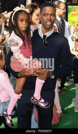 Chris Rock und Tochter - Madagascar: Escape 2 Africa Premiere an der Westwood Village Theater in Los Angeles. RockChris Tochter 48 Veranstaltung in Hollywood Leben - Kalifornien, Red Carpet Event, USA, Filmindustrie, Prominente, Fotografie, Bestof, Kunst, Kultur und Unterhaltung, prominente Mode, Besten, Hollywood Leben, Event in Hollywood Leben - Kalifornien, Roter Teppich und backstage, Musik Prominente, Topix, Paar, Familie (Mann und Frau) und Kids - Kinder, Brüder und Schwestern anfrage tsuni@Gamma-USA.com, Kredit Tsuni/USA, 2006 bis 2009 Stockfoto