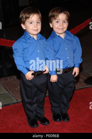 Trevor und Preston Ufer Ankunft auf der BIG MOMMA HAUS 2 Premiere auf der Chinese Theatre in Los Angeles. 25. Januar 2006. ShoresTrevor Preston 281 Veranstaltung in Hollywood Leben - Kalifornien, Red Carpet Event, USA, Filmindustrie, Prominente, Fotografie, Bestof, Kunst, Kultur und Unterhaltung, prominente Mode, Besten, Hollywood Leben, Event in Hollywood Leben - Kalifornien, Roter Teppich und backstage, Musik Prominente, Topix, Paar, Familie (Mann und Frau) und Kids - Kinder, Brüder und Schwestern anfrage tsuni@Gamma-USA.com, Kredit Tsuni/USA, 2006 bis 2009 Stockfoto