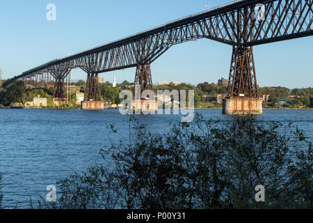 Die Poughkeepsie Brücke, eine historische Eisenbahn 1889 Brücke, ist jetzt Teil einer Fußgänger- und Radweg über den Hudson River. Stockfoto