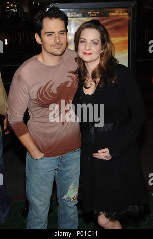 Kimberly Williams-Paisley und Ehemann Brad Paisley Ankunft auf dem Wir sind Marschall Premiere auf der Chinese Theatre in Los Angeles. 3/4 Blickkontakt Williams-Paisley Kim PaisleyBrad 036 Veranstaltung in Hollywood Leben - Kalifornien, Red Carpet Event, USA, Filmindustrie, Prominente, Fotografie, Bestof, Kunst, Kultur und Unterhaltung, prominente Mode, Besten, Hollywood Leben, Event in Hollywood Leben - Kalifornien, Roter Teppich und backstage, Musik Prominente, Topix, Paar, Familie (Mann und Frau) und Kids - Kinder, Brüder und Schwestern anfrage tsuni@Gamma-USA.com, Kredit Tsuni/USA, 2006, 200 Stockfoto