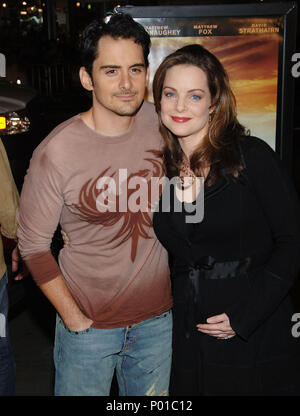 Kimberly Williams-Paisley und Ehemann Brad Paisley Ankunft auf dem Wir sind Marschall Premiere auf der Chinese Theatre in Los Angeles. 3/4 Blickkontakt Williams-Paisley Kim PaisleyBrad 038 Veranstaltung in Hollywood Leben - Kalifornien, Red Carpet Event, USA, Filmindustrie, Prominente, Fotografie, Bestof, Kunst, Kultur und Unterhaltung, prominente Mode, Besten, Hollywood Leben, Event in Hollywood Leben - Kalifornien, Roter Teppich und backstage, Musik Prominente, Topix, Paar, Familie (Mann und Frau) und Kids - Kinder, Brüder und Schwestern anfrage tsuni@Gamma-USA.com, Kredit Tsuni/USA, 2006, 200 Stockfoto