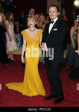 Michelle Williams und Heath Ledger am 78. jährlichen Academy Awards im Kodak Theater in Hollywood 5. März, 2006. 283 LedgerHeath WilliamsMichelle Event in Hollywood Leben - Kalifornien, Red Carpet Event, USA, Filmindustrie, Prominente, Fotografie, Bestof, Kunst, Kultur und Unterhaltung, prominente Mode, Besten, Hollywood Leben, Event in Hollywood Leben - Kalifornien, Roter Teppich und backstage, Musik Prominente, Topix, Paar, Familie (Mann und Frau) und Kids - Kinder, Brüder und Schwestern anfrage tsuni@Gamma-USA.com, Kredit Tsuni/USA, 2006 bis 2009 Stockfoto