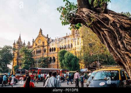 Mumbai, Indien - 19. Dezember 2017: Chhatrapati Shivaji Maharaj Terminus, Bahnhof Stockfoto