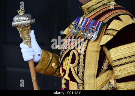 Auf 0001 Embargo Samstag Juni 9 Detail der Uniform der Tambourmajor Staite am Wellington Barracks in London, der sich in seinem letzten die Farbe am Samstag nach 39 Jahren Dienst in der Armee. Stockfoto