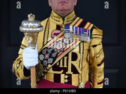 Auf 0001 Embargo Samstag Juni 9 Detail der Uniform der Tambourmajor Staite am Wellington Barracks in London, der sich in seinem letzten die Farbe am Samstag nach 39 Jahren Dienst in der Armee. Stockfoto