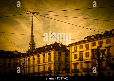 Blick auf die Mole Antonelliana, das Wahrzeichen von Turin, von Piazza Vittorio Veneto (Veneto), einer der elegantesten Platz in der Stockfoto