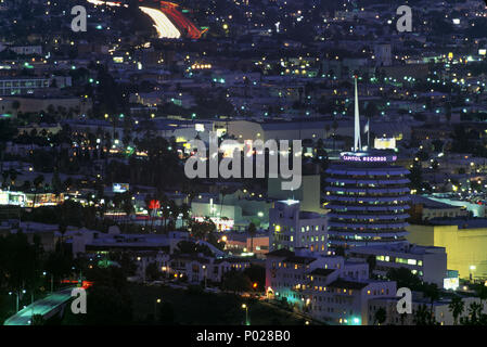 1992 HISTORISCHE CAPITOL RECORDS BUILDING TOWER (©WELTON BECKET ASSOCS 1956) HOLLYWOOD LOS ANGELES KALIFORNIEN USA Stockfoto