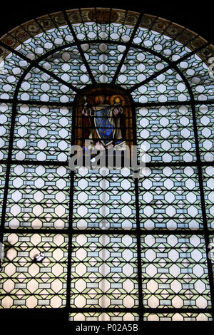 . English: Bleiglasfenster in der Kirche St-Sulpice in Paris, Darstellung: Ludwig der Heilige und die Dornenkrone Christi Englisch: Kirchenfenster in der Kirche Saint-Sulpice in Paris, Frankreich Français: Eglise Saint-Sulpice (vitrail 1 de la Chapelle de la Vierge) - Paris VI 17 Paris St-Sulpice Ludwig 739 Stockfoto