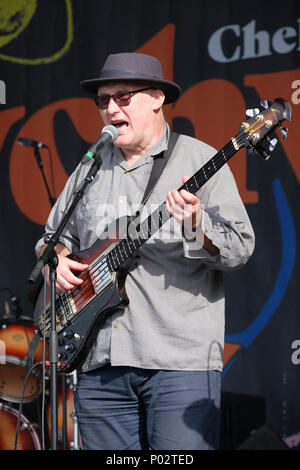 Jah Wobble (John wardle) durchführen bei Wychwood Festival, Cheltenham, UK. Juni 1, 2018 Stockfoto