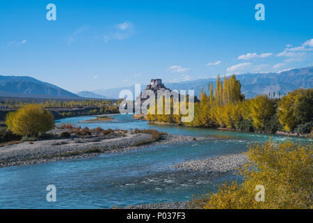 Stakna Klosters mit Indus River im Herbst Saison Stockfoto