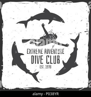 Scuba Diving Club. Vector Illustration. Konzept für Hemd oder Logo, Print, Stempel oder T-Stück. Vintage Typografie Design mit Taucher und Haie Silhouette. Stock Vektor