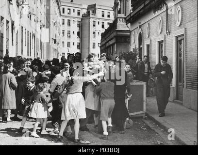 Original Film Titel: FELICES PASCUAS. Englischer Titel: Frohe Ostern. Regisseur: JUAN ANTONIO BARDEM. Jahr: 1954. Credit: EXCLUSIVAS FLORALVA/Album Stockfoto