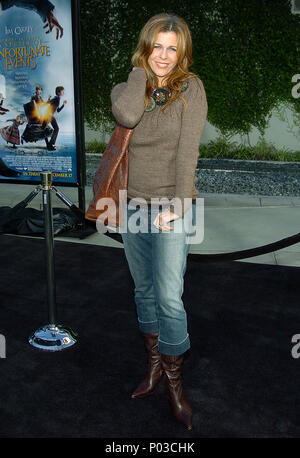 Rita Wilson bei der Ankunft im Lemony Snicket ist eine Serie von unglücklichen Ereignissen Premiere Arclight Theater in Los Angeles. Dezember 12, 2004.04 - WilsonRita 096 Red Carpet Event, Vertikal, USA, Filmindustrie, Prominente, Fotografie, Bestof, Kunst, Kultur und Unterhaltung, Topix Prominente Fashion/Vertikal, Besten, Event in Hollywood Leben - Kalifornien, Roter Teppich und backstage, USA, Film, Stars, Film Stars, TV Stars, Musik, Promis, Fotografie, Bestof, Kunst, Kultur und Unterhaltung, Topix, vertikal, eine Person aus dem Jahr 2004, Anfrage tsuni @ Gamma Stockfoto