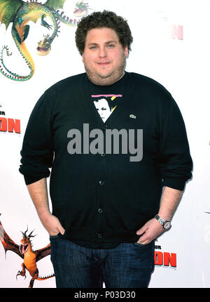 08 Jonah Hill 08 - Drachenzähmen Premiere auf der Universal Amphitheater in Los Angeles.08 Jonah Hill 08 Red Carpet Event, Vertikal, USA, Filmindustrie, Prominente, Fotografie, Bestof, Kunst, Kultur und Unterhaltung, Topix Prominente Fashion/Vertikal, Besten, Event in Hollywood Leben - Kalifornien, Roter Teppich und backstage, USA, Film, Stars, Film Stars, TV Stars, Musik, Promis, Fotografie, Bestof, Kunst, Kultur und Unterhaltung, Topix, vertikal, eine Person aus dem Jahr 2010, Anfrage tsuni@Gamma-USA.com - drei Viertel Stockfoto