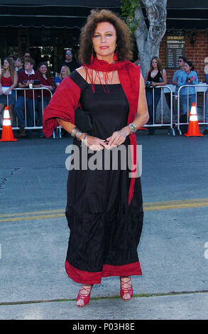 Jacqueline Bissett Ankunft auf dem Stepford Wives Premiere auf der Bruin Theater in Los Angeles. Juni 6, 2004. BissettJacqueline 070 Red Carpet Event, Vertikal, USA, Filmindustrie, Prominente, Fotografie, Bestof, Kunst, Kultur und Unterhaltung, Topix Prominente Fashion/Vertikal, Besten, Event in Hollywood Leben - Kalifornien, Roter Teppich und backstage, USA, Film, Stars, Film Stars, TV Stars, Musik, Promis, Fotografie, Bestof, Kunst, Kultur und Unterhaltung, Topix, vertikal, eine Person aus dem Jahr 2004, Anfrage tsuni@Gamma-USA.com Mode - Volle Metalldampflampen Stockfoto