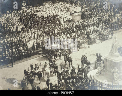 . Englisch: Queen Victoria's Diamond Jubilee Service vor der St. Paul's Kathedrale. 22. Juni 1897. London Stereoscopic & fotografische Begleitung 86 von Queen Victoria, Diamond Jubilee Service vor der St Paul's Cathedral Stockfoto