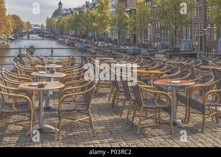 Anzeigen von leeren Café im Freien, selektive konzentrieren. Stockfoto