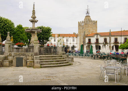 Alte Burg von Valença und Renaissance Wasserfontäne in Caminha, Portugal Stockfoto