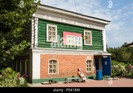 PERESLAVL - ZALESSKY, Russland - 20. AUGUST 2017: Eintritt in das Museum von Eisen. In der Sammlung des Museums mehr als 200 Eisen. Durch das Museum monatliche Pas Stockfoto