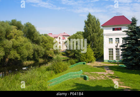 PERESLAVL - ZALESSKY, Russland - August 20,2017: Komplex moderner Pereslavl factory' beleuchtet" im Zentrum der Stadt gelegen. Es für chemische Faktor umgerüstet wurde Stockfoto