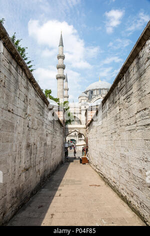 Istanbul, Türkei - 14 Juli, 2015: ein Weg zur Süleymaniye Moschee im Stadtteil Fatih Istanbul, Türkei, 14. Juli 2015. Stockfoto