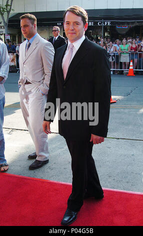 Matthew Broderick die Stepford Wives Premiere auf der Bruin Theater in Los Angeles. Juni 6, 2004. BroderickMatthew 065 Red Carpet Event, Vertikal, USA, Filmindustrie, Prominente, Fotografie, Bestof, Kunst, Kultur und Unterhaltung, Topix Prominente Fashion/Vertikal, Besten, Event in Hollywood Leben - Kalifornien, Roter Teppich und backstage, USA, Film, Stars, Film Stars, TV Stars, Musik, Promis, Fotografie, Bestof, Kunst, Kultur und Unterhaltung, Topix, vertikal, eine Person aus dem Jahr 2004, Anfrage tsuni@Gamma-USA.com Mode - Volle Länge Stockfoto