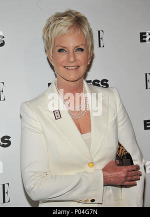 Cindy McCain ELLE und EXPRESS '25 um 25' Veranstaltung im Palihouse Club in West Hollywood / Los Angeles. Cindy McCain 17 Red Carpet Event, Vertikal, USA, Filmindustrie, Prominente, Fotografie, Bestof, Kunst, Kultur und Unterhaltung, Topix Prominente Fashion/Vertikal, Besten, Event in Hollywood Leben - Kalifornien, Roter Teppich und backstage, USA, Film, Stars, Film Stars, TV Stars, Musik, Promis, Fotografie, Bestof, Kunst, Kultur und Unterhaltung, Topix, vertikal, eine Person aus dem Jahr 2010, Anfrage tsuni@Gamma-USA.com - drei Viertel Stockfoto