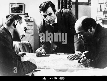 Original Film Titel: LA GUERRE EST FINIE. Englischer Titel: KRIEG IST VORBEI, DIE. Regisseur: Alain Resnais. Jahr: 1966. Stars: Yves Montand. Credit: SOFRACIMA/EUROPA FILM/Album Stockfoto