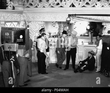 Original Film Titel: UNSERE BEZIEHUNGEN. Englischer Titel: UNSERE BEZIEHUNGEN. Regisseur: HARRY LACHMAN. Jahr: 1936. Stars: Stan Laurel; HARRY LACHMAN. Credit: STAN LAUREL PRÜFSPITZEN/HAL ROACH/M.G.M/Album Stockfoto