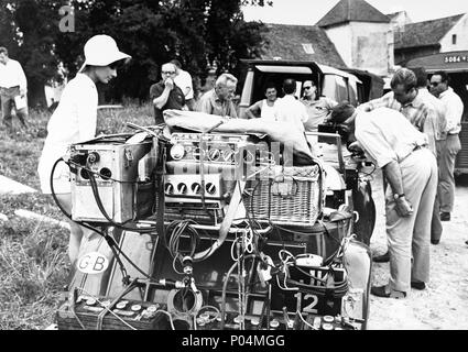 Original Film Titel: ZWEI FÜR DIE STRASSE. Englischer Titel: ZWEI FÜR DIE STRASSE. Regisseur: Stanley Donen. Jahr: 1967. Stars: AUDREY HEPBURN. Quelle: 20th Century Fox/Album Stockfoto