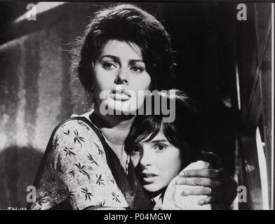 Original Film Titel: LA CIOCIARA. Englischer Titel: Zwei Frauen. Film Regie: Vittorio De Sica. Jahr: 1960. Stars: Sophia Loren; ELEANORA BRAUN. Quelle: BOTSCHAFT BILDER / Album Stockfoto