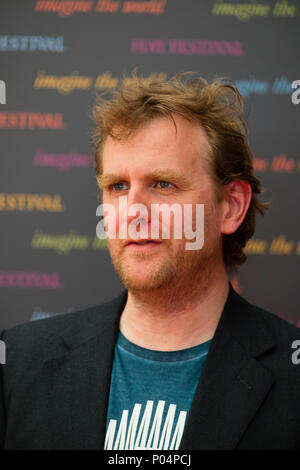 Nick Harkaway, britische Schriftstellerin und Kommentator. Autor der Romane "Der Gone-Away World, Angelmaker, Tigerman und Gnomon; und ein sachbuch Studie über die digitale Welt, die blinden Riesen: Menschen in einer digitalen Welt, im Hay Festival der Literatur und Künste, Mai 2018 Stockfoto