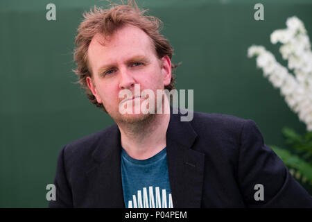 Nick Harkaway, britische Schriftstellerin und Kommentator. Autor der Romane "Der Gone-Away World, Angelmaker, Tigerman und Gnomon; und ein sachbuch Studie über die digitale Welt, die blinden Riesen: Menschen in einer digitalen Welt, im Hay Festival der Literatur und Künste, Mai 2018 Stockfoto