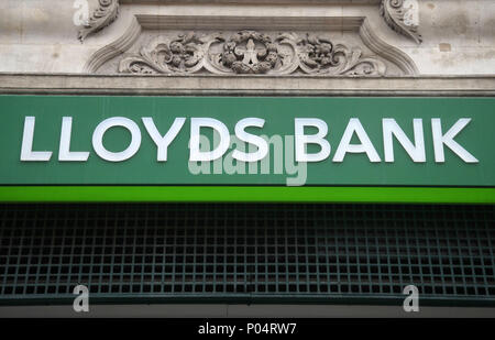 Ein Zweig der Lloyds Bank in der Oxford Street in Central London. Stockfoto