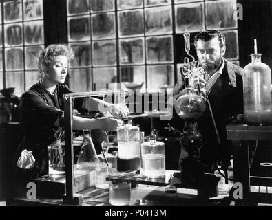 Original Film Titel: MADAME CURIE. Englischer Titel: MADAME CURIE. Film Regie: MERVYN LEROY. Jahr: 1943. Stars: GREER GARSON; WALTER PIDGEON. Credit: M.G.M/Album Stockfoto