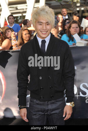 Justin Chon 25 - Die Twilight Saga - Eclipse Premiere auf der Nokia Theater in Los Angeles. Justin Chon 25 Red Carpet Event, Vertikal, USA, Filmindustrie, Prominente, Fotografie, Bestof, Kunst, Kultur und Unterhaltung, Topix Prominente Fashion/Vertikal, Besten, Event in Hollywood Leben - Kalifornien, Roter Teppich und backstage, USA, Film, Stars, Film Stars, TV Stars, Musik, Promis, Fotografie, Bestof, Kunst, Kultur und Unterhaltung, Topix, vertikal, eine Person aus dem Jahr 2010, Anfrage tsuni@Gamma-USA.com - drei Viertel Stockfoto