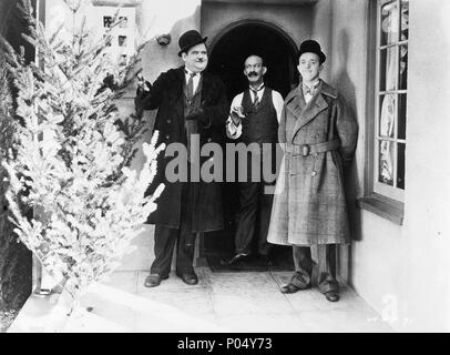 Original Film Titel: BIG BUSINESS. Englischer Titel: BIG BUSINESS. Regisseur: James W. HORNE. Jahr: 1929. Stars: Oliver Hardy, Stan Laurel; JAMES FINLAYSON. Credit: M.G.M/Album Stockfoto
