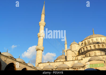 Sultan Ahmet Camii oder die Blaue Moschee in Istanbul, Türkei. Zwischen 1597 und 1616 von dem Architekten Sedefkar Mehmet Aga für Sultan Ahmed die Erste. Stockfoto