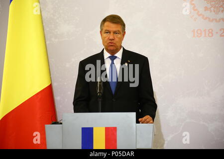 Warschau, Polen. 08 Juni, 2018. Präsident Andrzej Duda gibt gemeinsame Presseerklärung mit Präsident Klaus Werner 26,13 am Anfang des Bukarest 9 Gipfel. Credit: Jakob Ratz/Pacific Press/Alamy leben Nachrichten Stockfoto