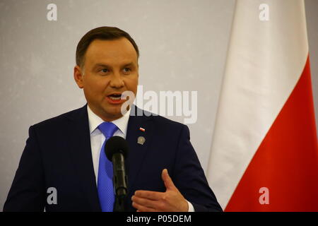 Warschau, Polen. 08 Juni, 2018. Präsident Andrzej Duda gibt gemeinsame Presseerklärung mit Präsident Klaus Werner 26,13 am Anfang des Bukarest 9 Gipfel. Credit: Jakob Ratz/Pacific Press/Alamy leben Nachrichten Stockfoto