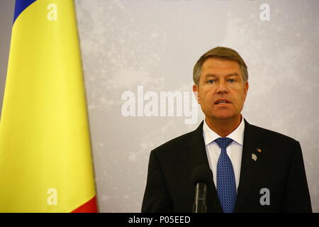 Warschau, Polen. 08 Juni, 2018. Präsident Andrzej Duda gibt gemeinsame Presseerklärung mit Präsident Klaus Werner 26,13 am Anfang des Bukarest 9 Gipfel. Credit: Jakob Ratz/Pacific Press/Alamy leben Nachrichten Stockfoto