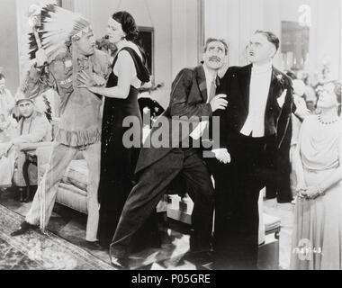 Original Film Titel: MONKEY BUSINESS. Englischer Titel: MONKEY BUSINESS. Film Regie: NORMAN Z. MCLEOD. Jahr: 1931. Stars: Groucho Marx. Quelle: Paramount Pictures/Album Stockfoto