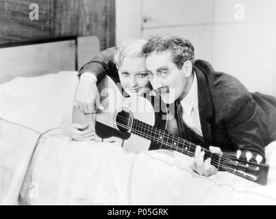 Original Film Titel: MONKEY BUSINESS. Englischer Titel: MONKEY BUSINESS. Film Regie: NORMAN Z. MCLEOD. Jahr: 1931. Stars: THELMA TODD; Groucho Marx. Quelle: Paramount Pictures/Album Stockfoto