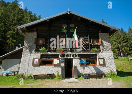 Alpine Zuflucht in Val Brandet in Valli di Sant'Antonio (Saint Anthony Täler), Bergamasker Alpen, Lombardei, Italien Foto   Stockfoto