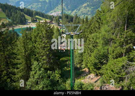 Sessellift vom Rifugio Valbione zu Corno d'Aola (Corno d'Aquila), Adamello Regional Park, Ponte di Legno, Lombardei, Italien Stockfoto